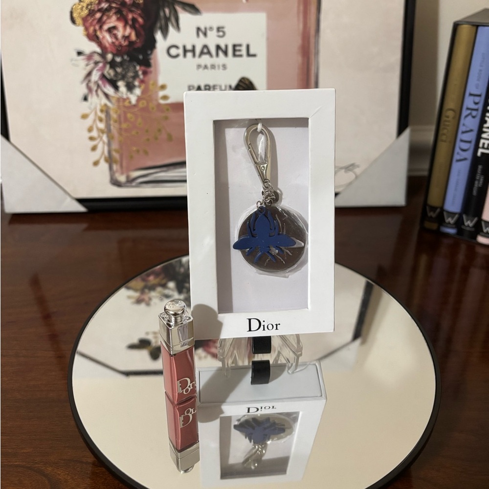 NIB LIMITED EDITION Dior Rubber Bee Keychain w/ Tags π«π - Picture 4 of 7